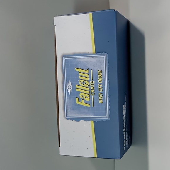 NIB Limited Edition Rivet City Figure - Picture 7 of 7